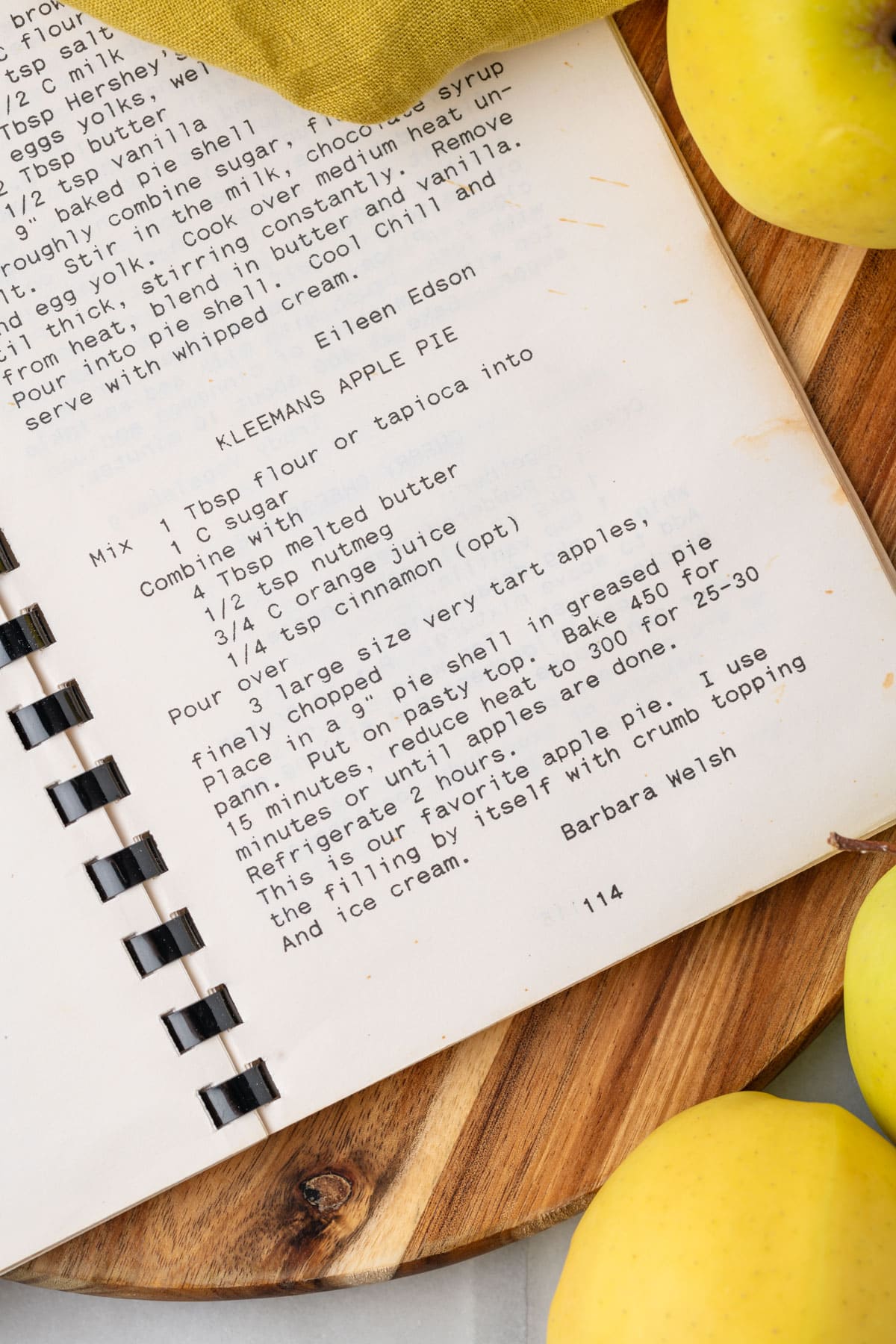 An old cookbook showing a recipe for Kleemans apple pie. 