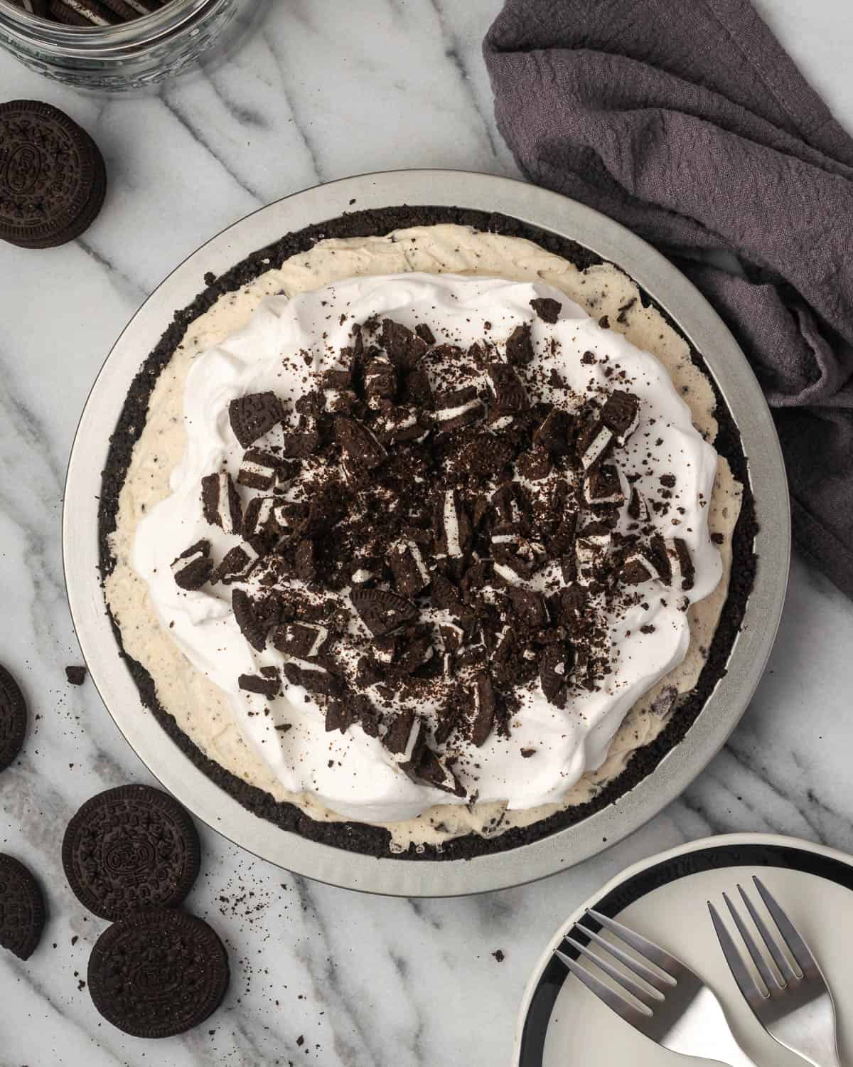 An Oreo pie served on a marble counter.
